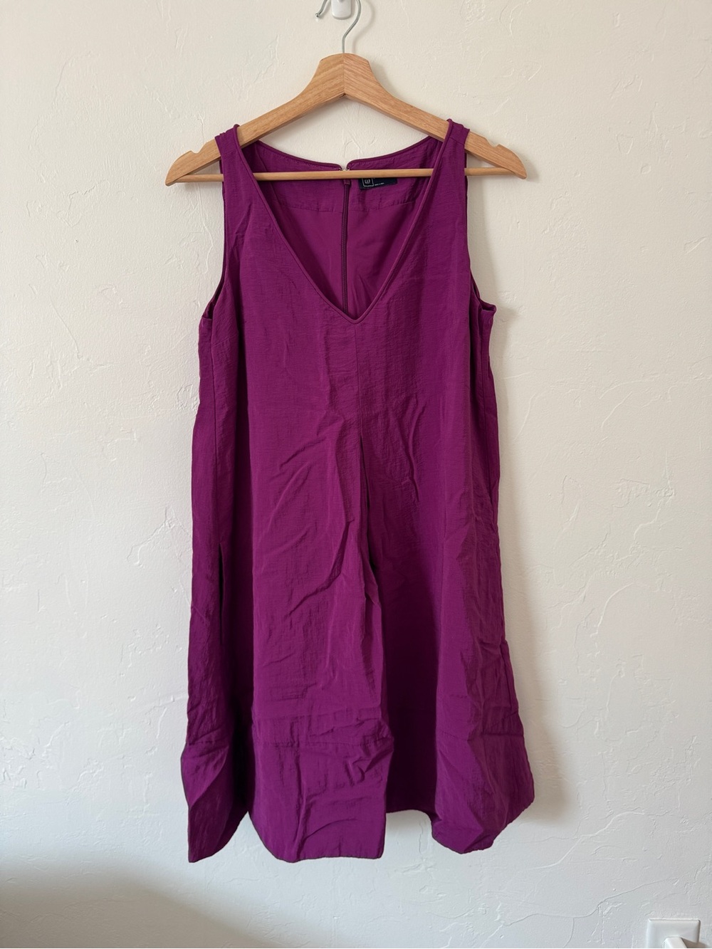 GAP Sleeveless Flowy V-Neck Dress - Plum